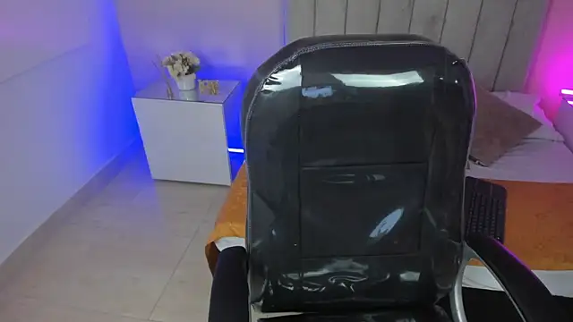 Charlotte Olsen  online show from April 2026 09:39:33 PM