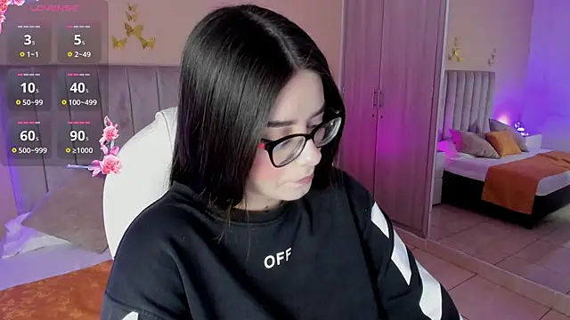 Charlotte Olsen  online show from September 2025 07:28:02 PM
