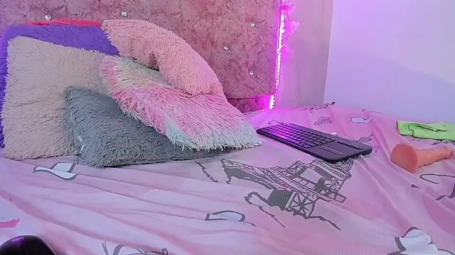 Snapshot of Bella__sweet chatting on February 2025 12:49:02 AM Bella sweet online show from February 2025 12:49:02 AM