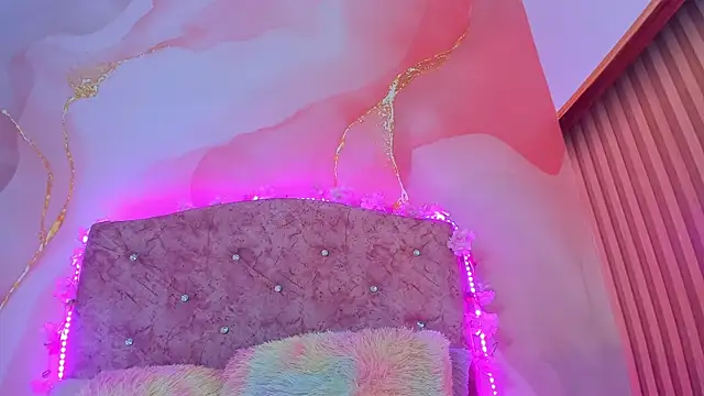 Snapshot of Bella__sweet chatting on March 2025 07:04:02 PM Bella sweet online show from March 2025 07:04:02 PM