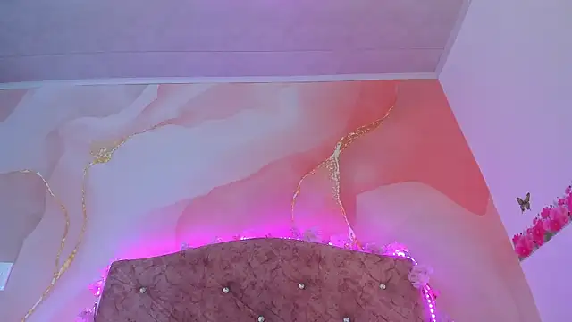 Snapshot of Bella__sweet chatting on February 2025 06:59:01 PM Bella sweet online show from February 2025 06:59:01 PM