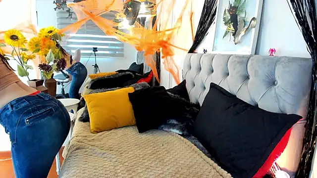 Nami sunny online show from October 2025 08:30:01 PM