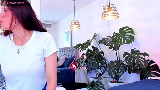 Nami sunny online show from November 2025 06:45:01 PM