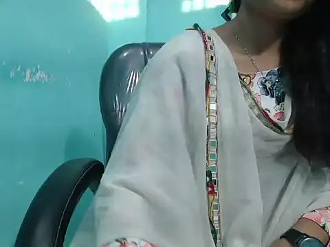 Snapshot of Yashi chatting on March 2025 12:22:01 PM Yashi online show from March 2025 12:22:01 PM