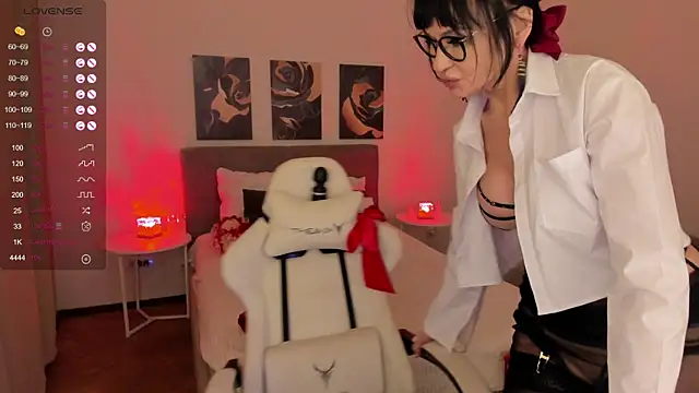 Snapshot of LikaKlint chatting on November 2025 03:27:01 PM LikaKlint online show from November 2025 03:27:01 PM