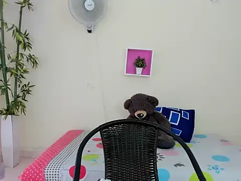 Snapshot of ASIAM_BRUNET chatting on November 2025 02:31:02 PM ASIAM BRUNET online show from November 2025 02:31:02 PM