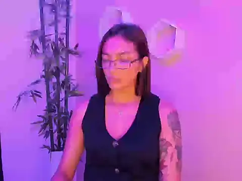 ASIAM BRUNET online show from May 2026 04:02:01 PM