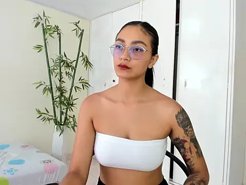 Snapshot of ASIAM_BRUNET chatting on January 2026 06:04:02 PM ASIAM BRUNET online show from January 2026 06:04:02 PM