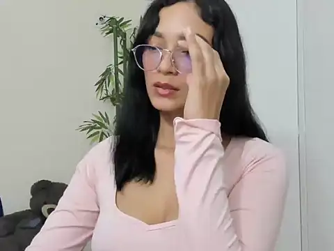 Snapshot of ASIAM_BRUNET chatting on November 2025 07:03:01 PM ASIAM BRUNET online show from November 2025 07:03:01 PM