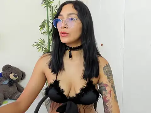 Snapshot of ASIAM_BRUNET chatting on November 2025 04:06:02 PM ASIAM BRUNET online show from November 2025 04:06:02 PM