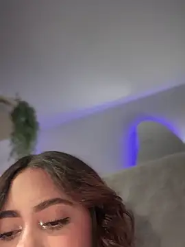 Aryrosee online show from November 2025 05:17:01 PM