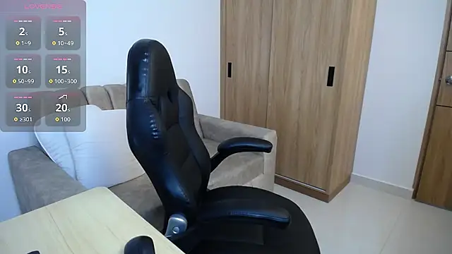 karoll marquez online show from April 2026 08:10:01 PM