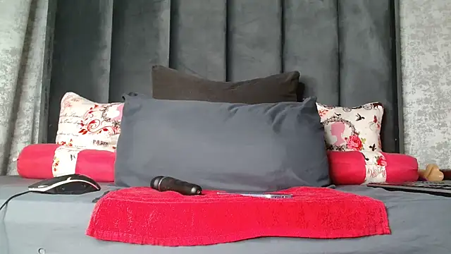 Lucy Blacksilk online show from November 2025 01:33:02 PM