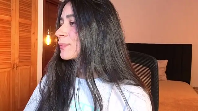 ChloeTurner  online show from April 2026 01:17:02 PM