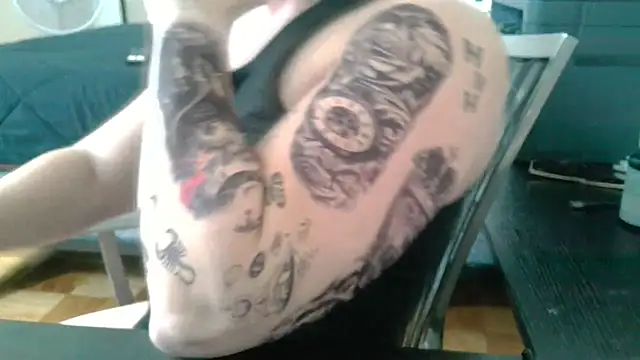 Aaron Rose25 online show from December 2025 03:57:01 AM