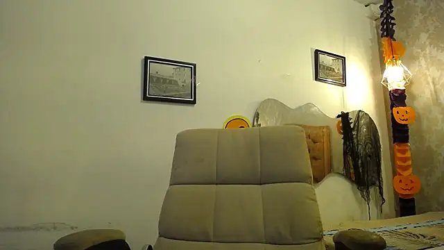 LAURA SMIITH online show from October 2025 06:51:01 PM