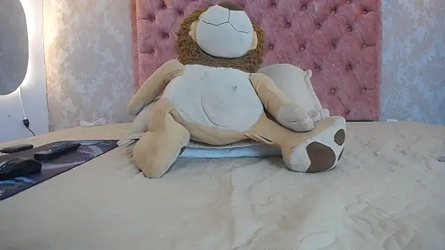 LAURA SMIITH online show from March 2025 10:24:01 PM