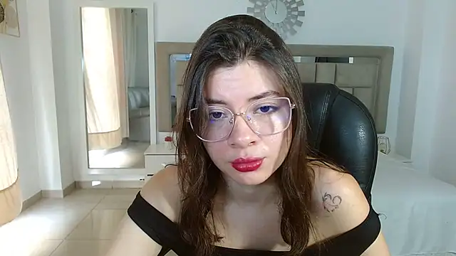 zoecruzz online show from December 2025 02:32:01 PM