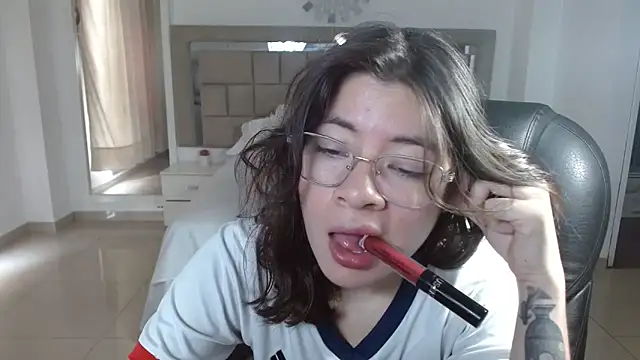 zoecruzz online show from November 2025 03:07:02 PM