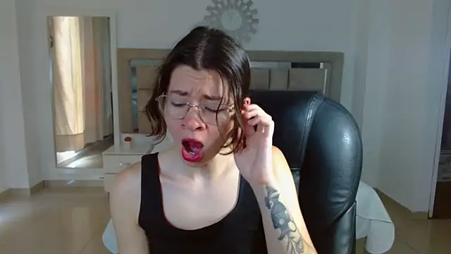 zoecruzz online show from October 2025 03:11:02 PM