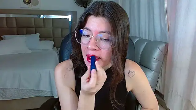 zoecruzz online show from February 2026 02:37:01 PM