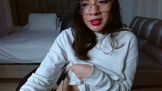 zoecruzz online show from February 2026 02:28:01 PM