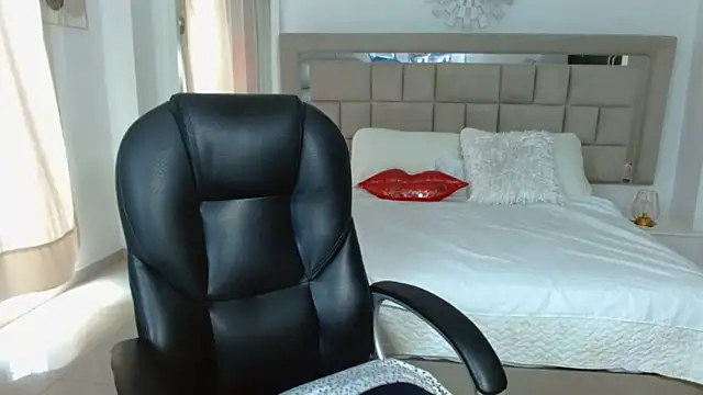 zoecruzz online show from October 2025 03:42:01 PM