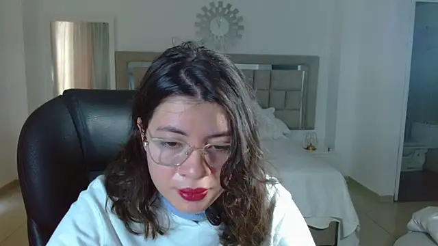 zoecruzz online show from November 2025 03:15:02 PM