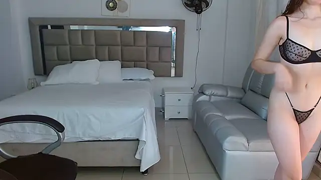 zoecruzz online show from February 2026 02:56:02 PM