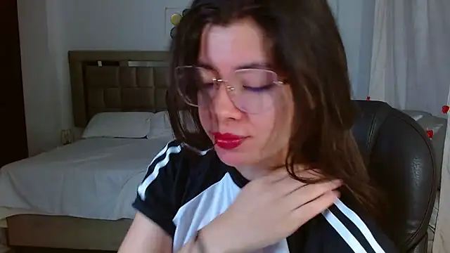 zoecruzz online show from February 2026 01:30:01 PM