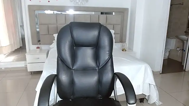 zoecruzz online show from September 2025 03:05:01 PM