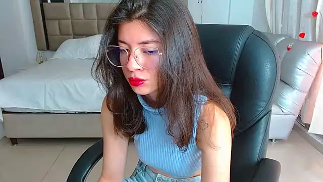 zoecruzz online show from March 2026 01:30:02 PM