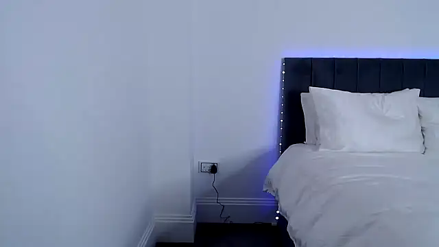 BritishJuicyAva online show from December 2025 06:28:02 PM