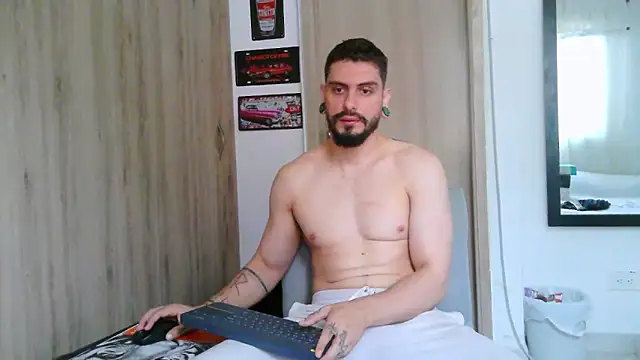 Aaron kwok28 online show from February 2026 07:59:02 PM