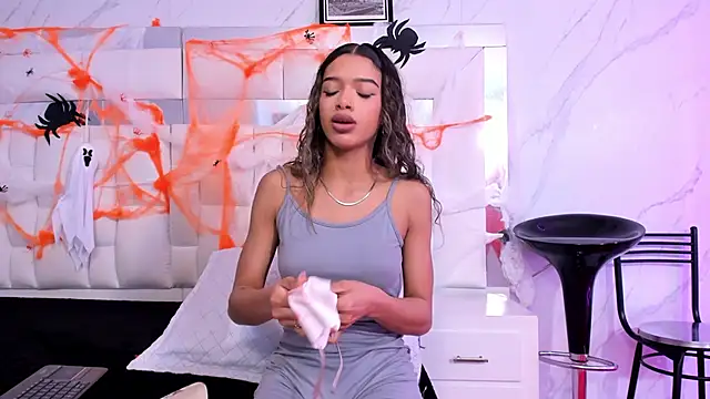 BritneyCollins online show from October 2025 02:29:02 PM