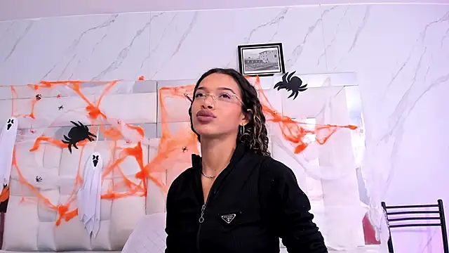 BritneyCollins online show from October 2025 11:45:01 AM