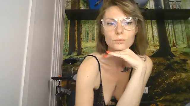 Snapshot of Feli_blue chatting on April 2026 08:04:01 PM Feli blue online show from April 2026 08:04:01 PM