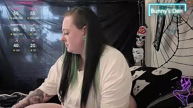 Snapshot of Bunny_Cummings chatting on January 2026 12:34:01 PM Bunny Cummings online show from January 2026 12:34:01 PM