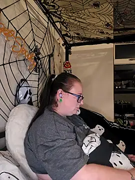 Bunny Cummings online show from October 2025 10:00:01 PM