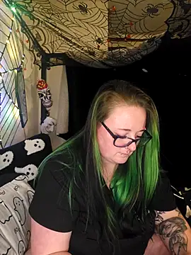 Bunny Cummings online show from October 2025 09:28:02 PM