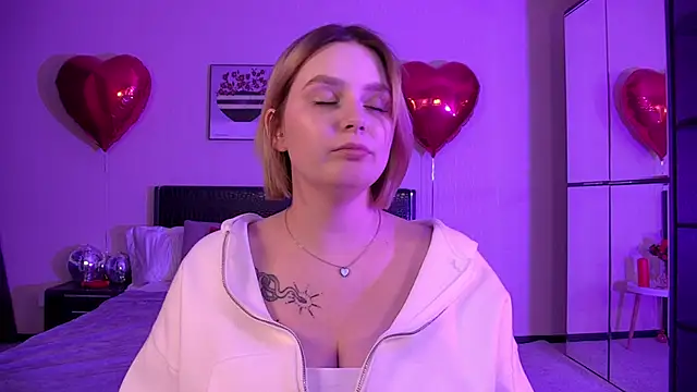 Snapshot of DianeMills chatting on February 2025 01:19:01 AM DianeMills online show from February 2025 01:19:01 AM