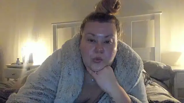 Snapshot of Busty-BBW-Emilie chatting on January 2025 04:09:01 PM Busty-BBW-Emilie online show from January 2025 04:09:01 PM