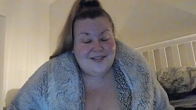 Snapshot of Busty-BBW-Emilie chatting on March 2025 02:33:01 AM Busty-BBW-Emilie online show from March 2025 02:33:01 AM