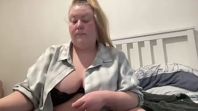 Snapshot of Busty-BBW-Emilie chatting on March 2025 04:25:01 PM Busty-BBW-Emilie online show from March 2025 04:25:01 PM