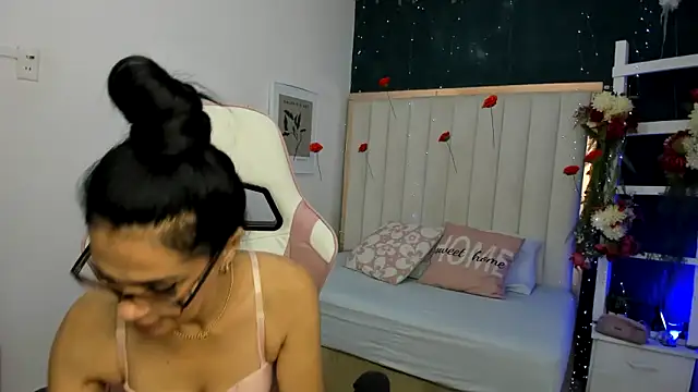 margot smith  online show from March 2026 12:42:01 PM