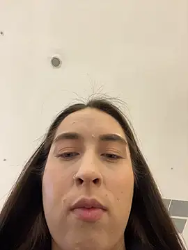 Holly Play online show from November 2025 12:04:02 PM