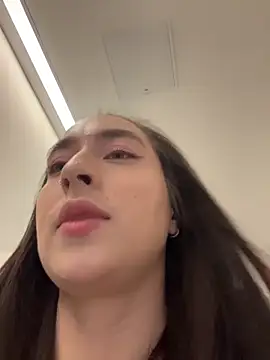 Holly Play online show from February 2026 09:09:01 AM