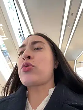 Snapshot of Holly_Play chatting on February 2025 10:36:01 AM Holly Play online show from February 2025 10:36:01 AM