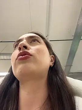 Holly Play online show from February 2026 12:03:02 PM