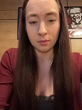 Holly Play online show from May 2026 10:02:01 AM